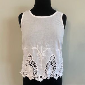 white tank top woman’s small